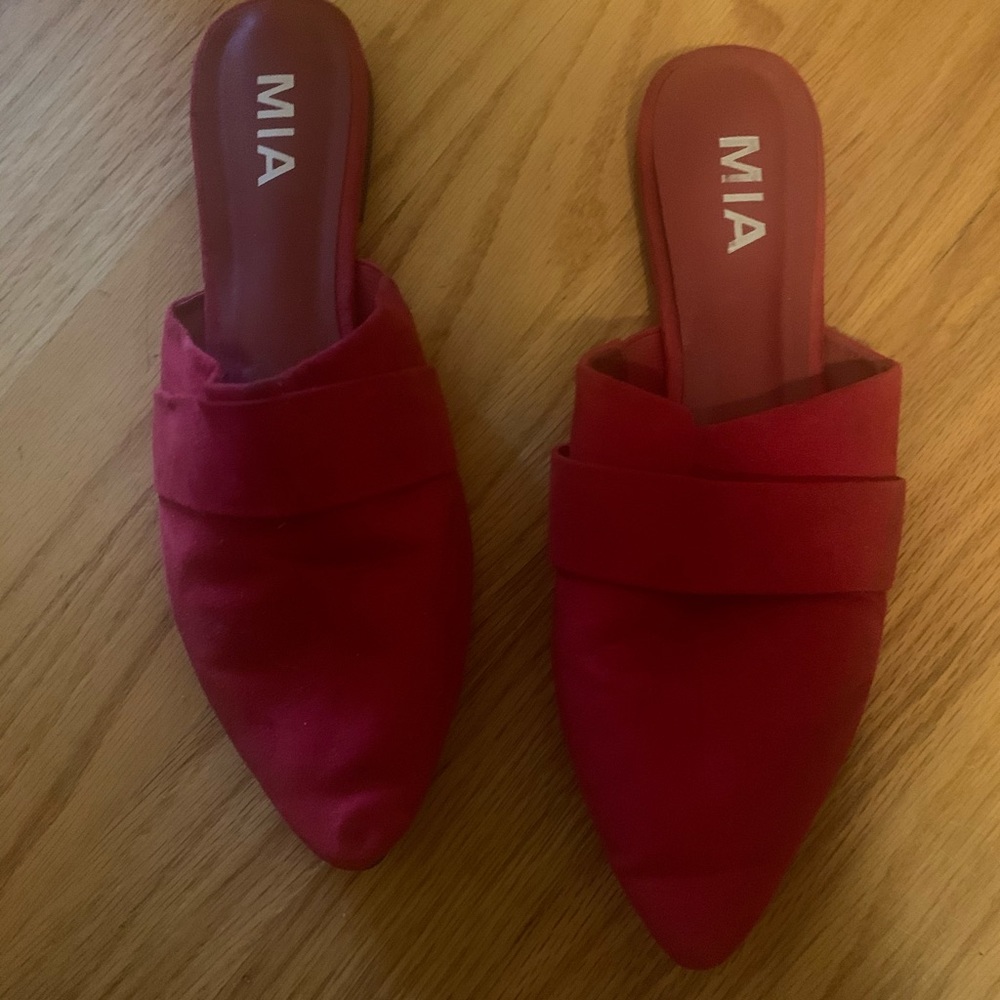 MIA women’s size 7.5 red flat mule